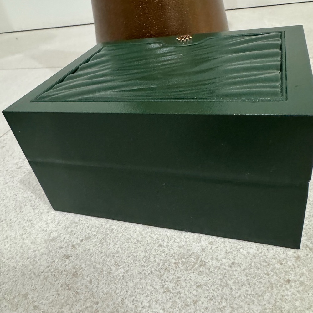 Rolex Explorer II Green and Gold Watch Box Set with Links - Picture 6 of 8